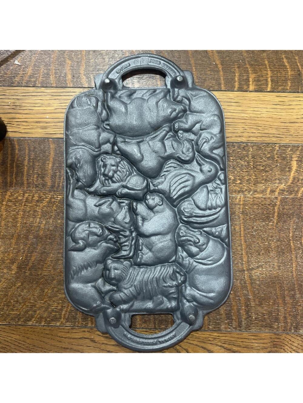 1984 John Wright Co. Cast Iron Cake Pan